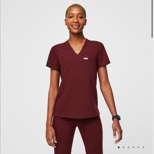 FIGS Burgundy Scrub Set (Small/Small tall)